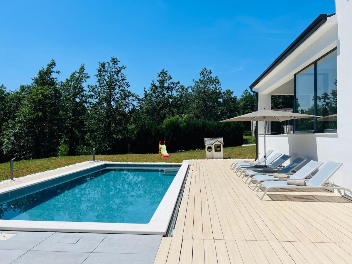 Vila Prisunca Jacuzzi & Swimming Pool Pazin Exteriér fotografie